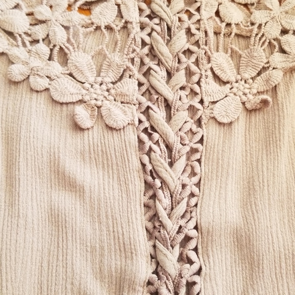 Unique sleeveless top with lace up back. - Picture 5 of 8